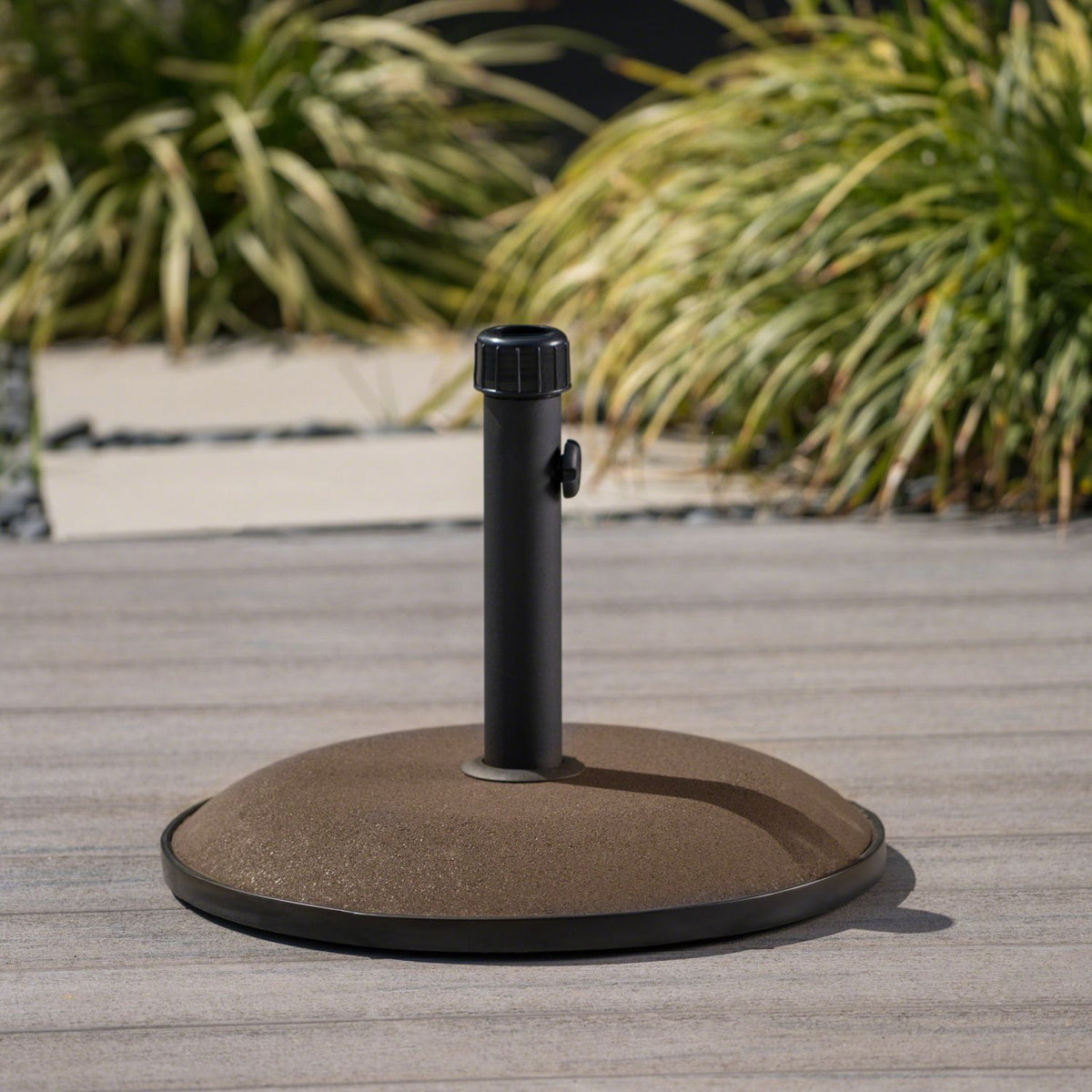 Round Umbrella Base for Relaxed Outdoor Spaces